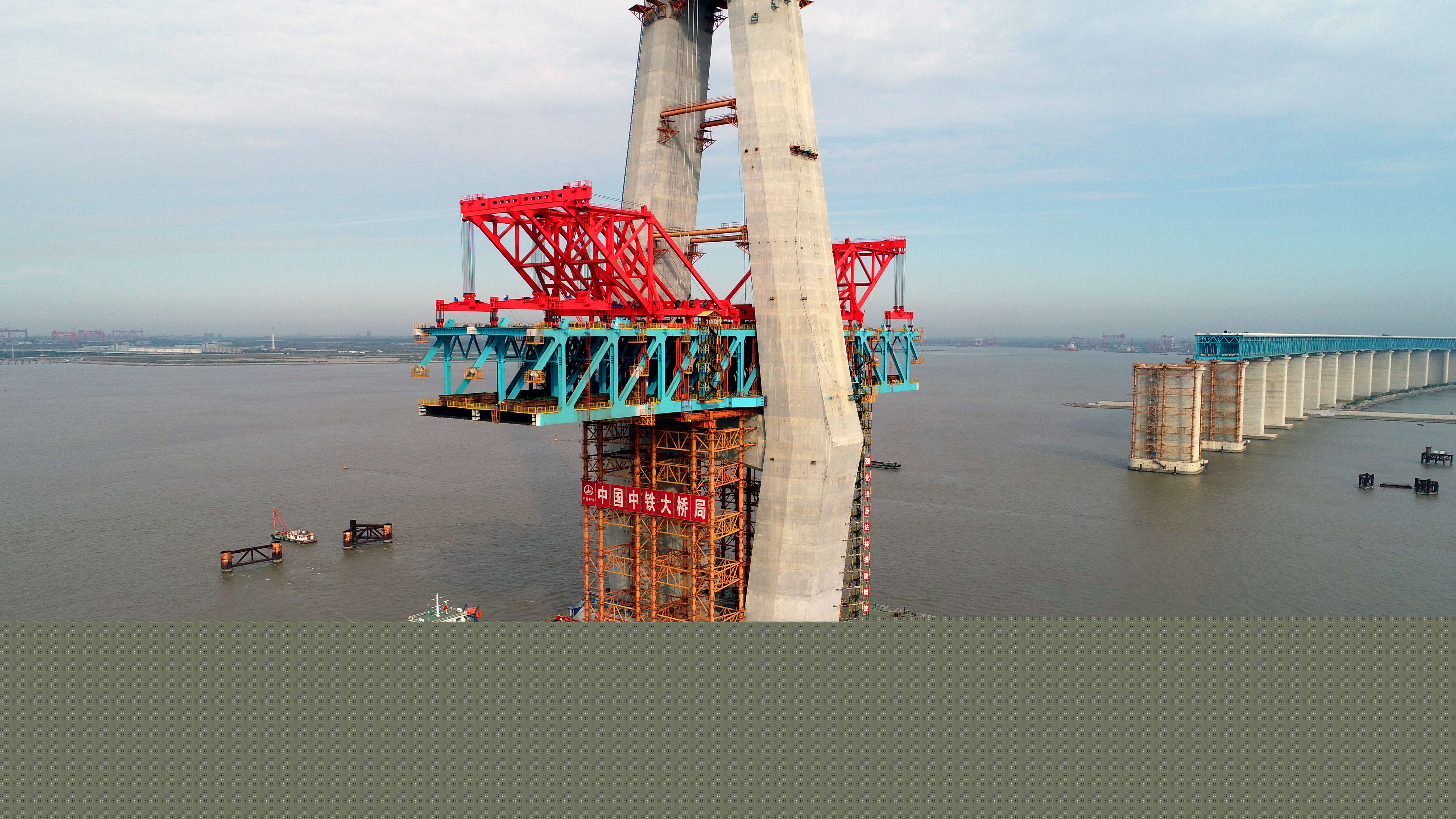 正在建設(shè)的滬通長江大橋（圖片來源：中國中鐵）.jpg